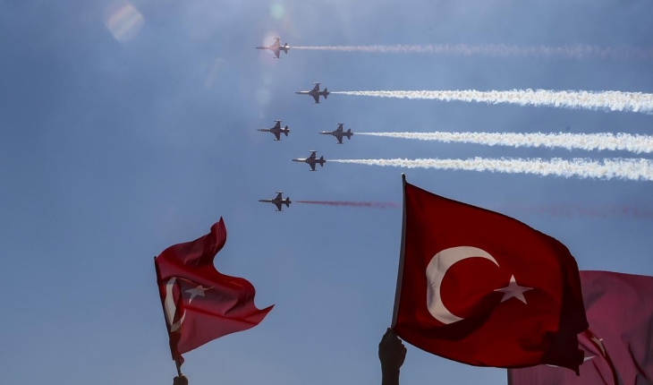 Türk Yıldızları TEKNOFEST’te nefes kesti