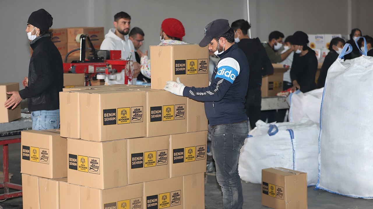Konya, Ramazanda da Hatay'ın yanında: 14 TIR yardım kolisi gönderildi