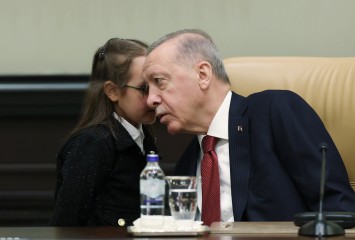Cumhurbaşkanı Erdoğan'a annesiyle resmini hediye eden Buğlem: Onu mutlu etmek istedim