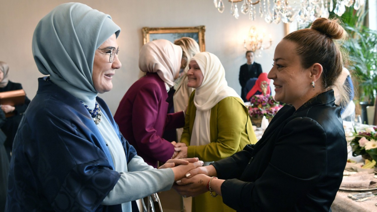 Emine Erdoğan: Bütün insanlığa kucak açan medeniyetimizi,  anne kalbine benzetiyorum