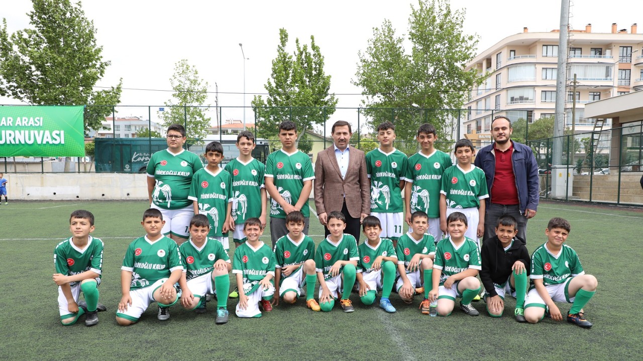 Başkan Hasan Kılca, çocukların turnuva heyecanına ortak oldu