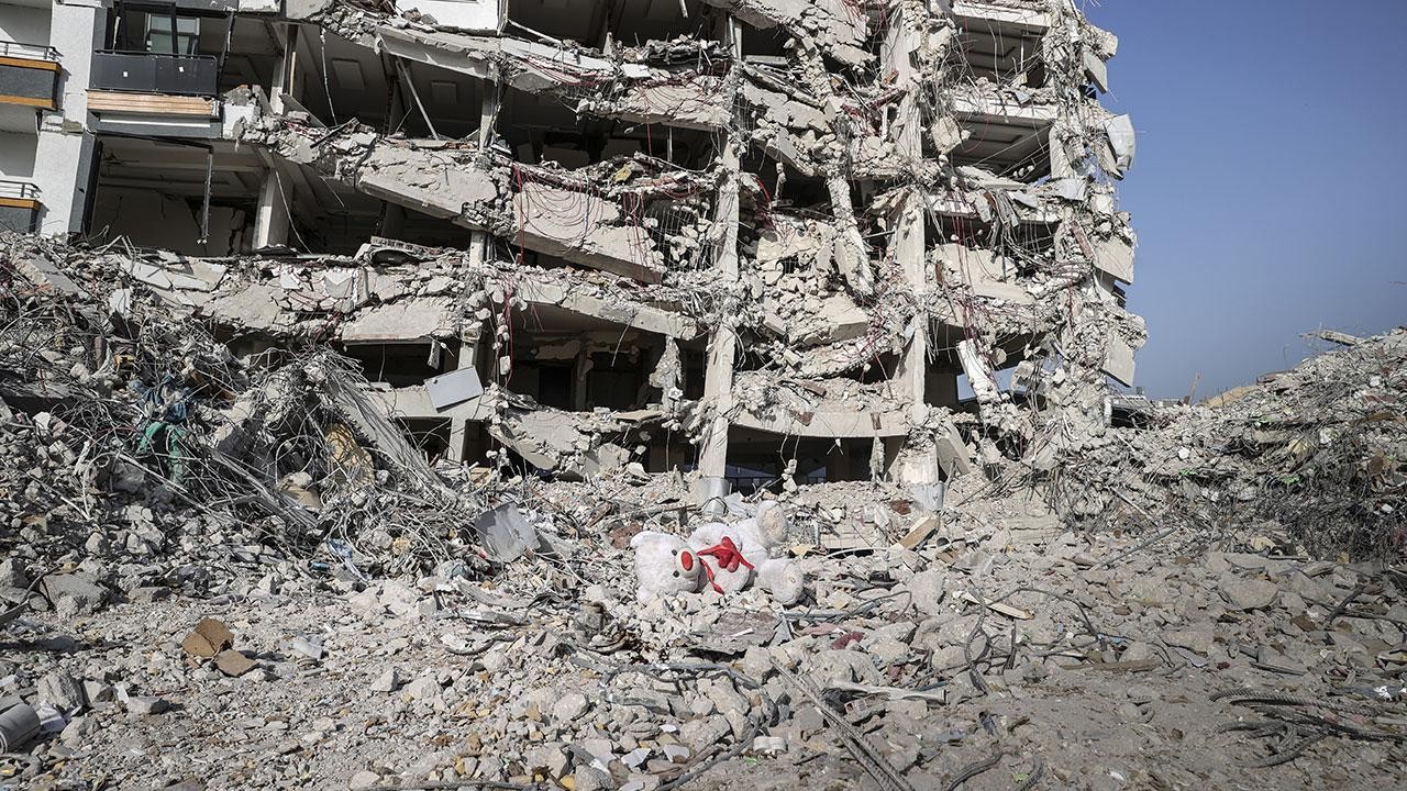 Depremde 94 kişinin öldüğü binanın zemin etüt raporunda belediye onayı yokmuş